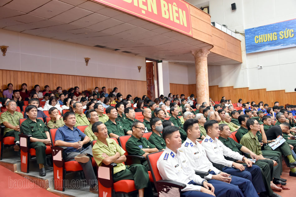  Đại biểu tham dự hội nghị.